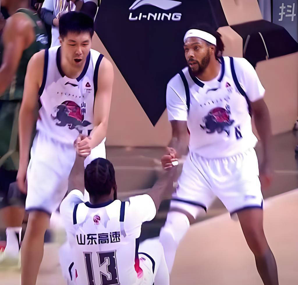 冲刺阶段上海申花备战全明星赛深圳男篮关键时刻强势反弹，网友：今夜纽卡斯尔备战亚冠的简单介绍