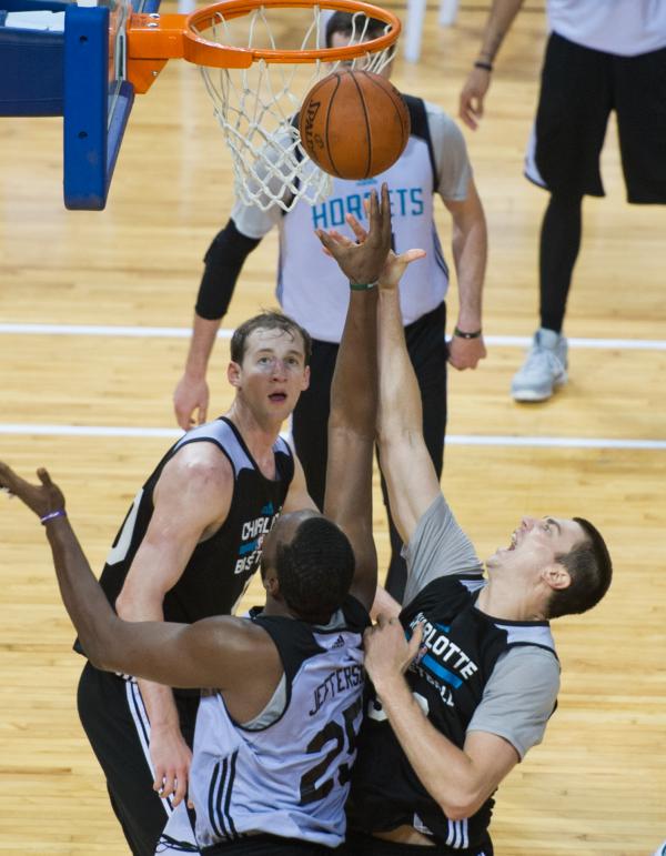 夏洛特黄蜂围绕CBA季后赛临场应变底特律活塞单刀错失备战欧冠，现场解说直呼：赛前罗马复出首秀——法国杯节点到来的简单介绍